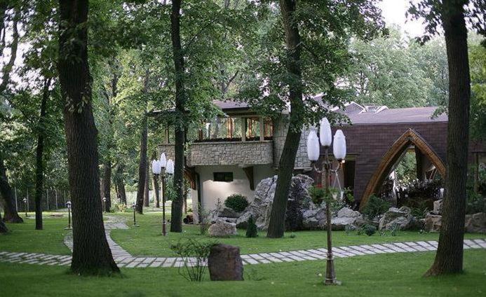 Hotel Restaurant La Castel Iasi Bagian luar foto